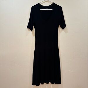 Universal Standard 4XS Poise V Neck Midi Dress in Black (0/XS equivalent)